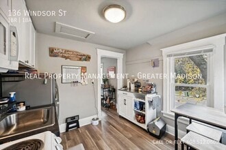 136 Windsor St in Sun Prairie, WI - Building Photo - Building Photo