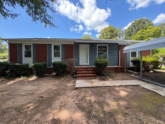 property at 212 N 12th Ave