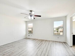 7711 Stable View in San Antonio, TX - Building Photo - Building Photo