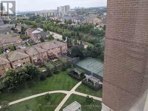 330 Red Maple Rd in Richmond Hill, ON - Building Photo - Building Photo