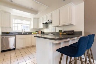 2603 Vanderbilt Ln, Unit 2 in Redondo Beach, CA - Building Photo - Building Photo