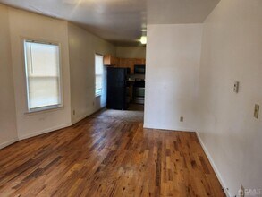 68 Llewellyn Ave-Unit -2nd in West Orange, NJ - Building Photo - Building Photo