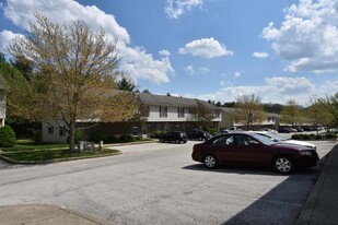 3374 S Oaklawn Cir in Bloomington, IN - Building Photo - Building Photo