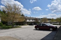 3374 S Oaklawn Cir, Unit 1 in Bloomington, IN - Foto de edificio - Building Photo