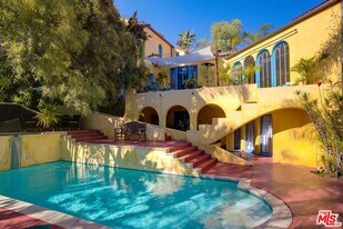 4778 Cromwell Ave in Los Angeles, CA - Building Photo