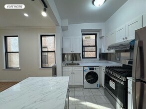 51-17 Skillman Ave in Queens, NY - Foto de edificio - Building Photo