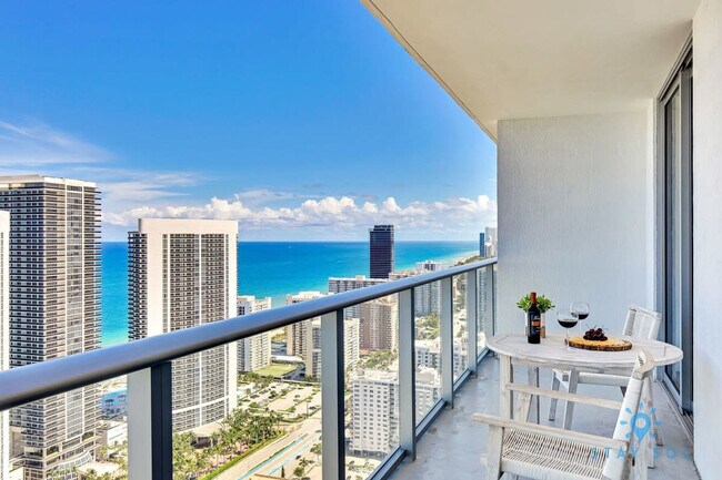 4010 S Ocean Dr in Hollywood, FL - Building Photo - Building Photo