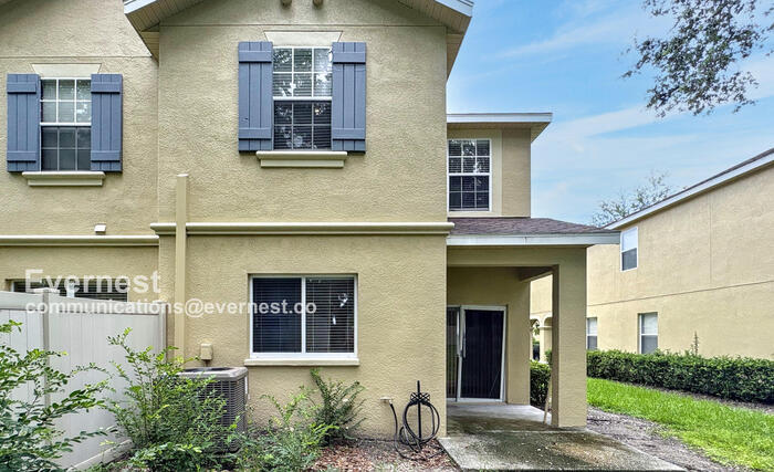 10545 Shady Falls Ct in Riverview, FL - Building Photo