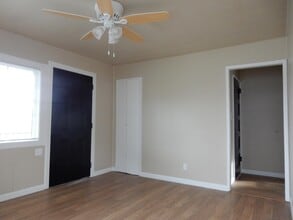 1458 E Cleveland St in Woodburn, OR - Building Photo - Building Photo