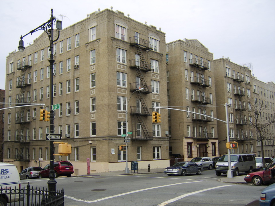 1001-1005 Walton Ave in Bronx, NY - Foto de edificio