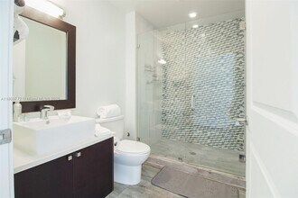 5350 NW 87th Ave in Doral, FL - Building Photo - Building Photo