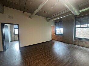 2032 N Clybourn Ave in Chicago, IL - Building Photo - Building Photo