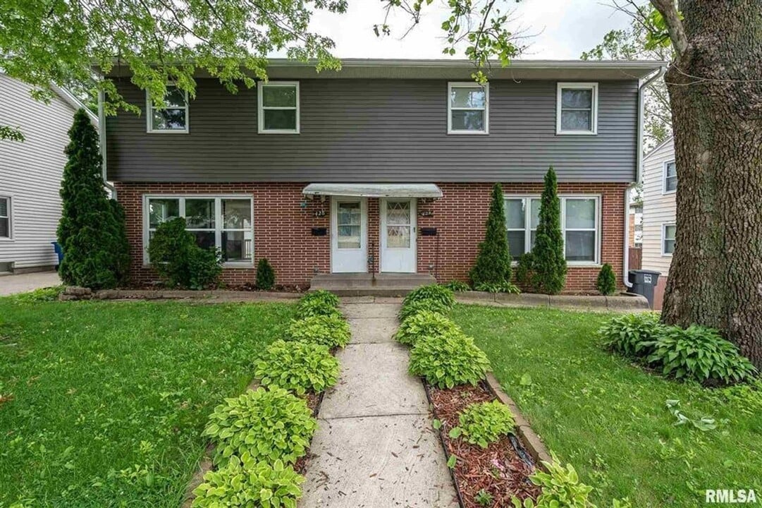 424 30th Ave in Moline, IL - Building Photo
