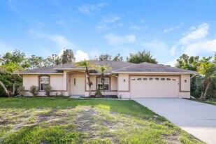710 Fullerton Ave S in Lehigh Acres, FL - Building Photo