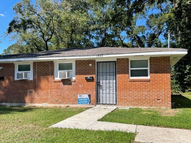property at 1935 Fairchild St