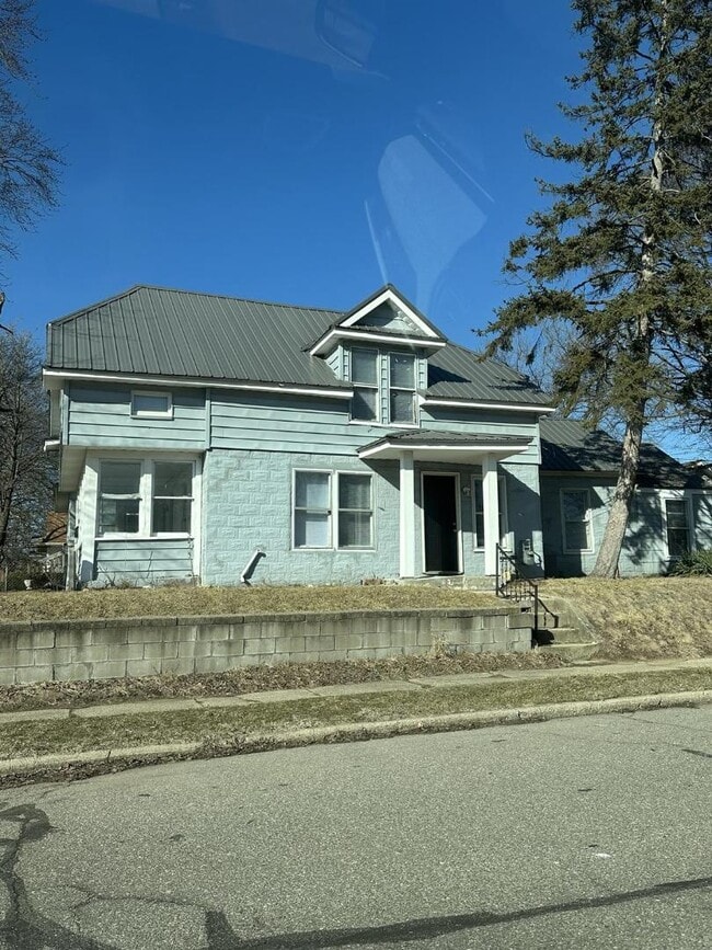 property at 636 S 25th St