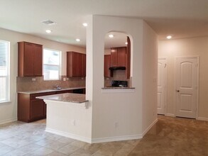 5911 Eckhert Rd in San Antonio, TX - Building Photo - Building Photo