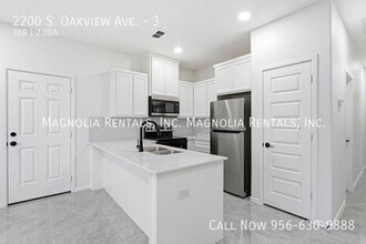 2200 S Oakview Dr in Edinburg, TX - Foto de edificio - Building Photo