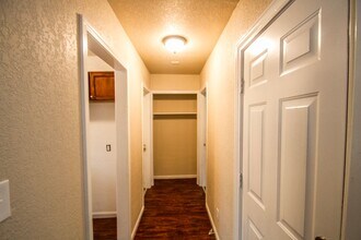 930 Poinsettia St-Unit -1 in San Antonio, TX - Building Photo - Building Photo