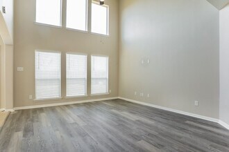 8343 Broadleaf Ave in Baytown, TX - Building Photo - Building Photo