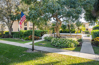 Oxford Court in Naples, FL - Foto de edificio - Building Photo