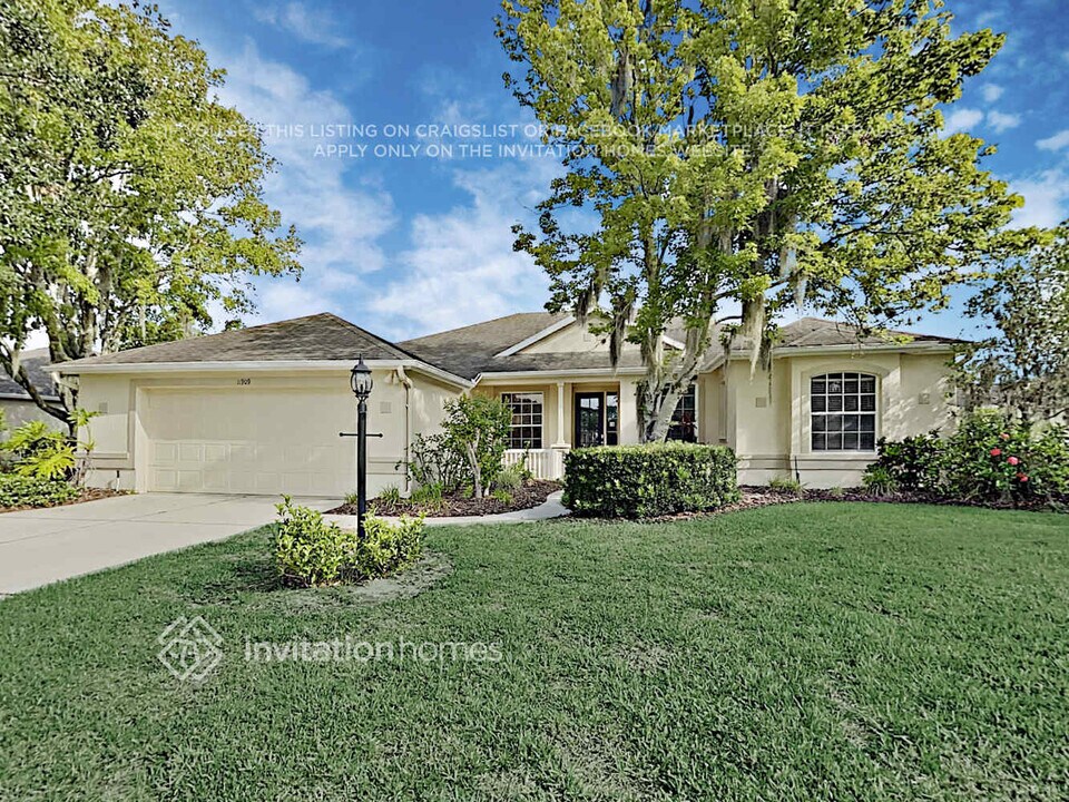 11909 Clubhouse Dr in Lakewood Ranch, FL - Building Photo