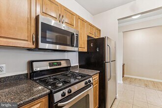 12941 Centre Park Cir in Herndon, VA - Building Photo - Building Photo