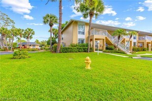 1190 Yesica Ann Cir in Naples, FL - Building Photo