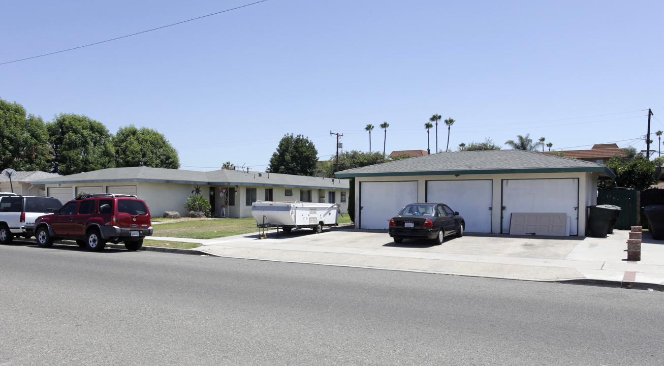 1728-1738 W Catherine Dr in Anaheim, CA - Building Photo