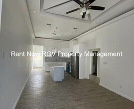 1002 N Glasscock Rd, Unit 3 in Mission, TX - Foto de edificio - Building Photo