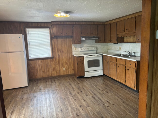 208 Cemetery Rd in Crooksville, OH - Building Photo - Building Photo