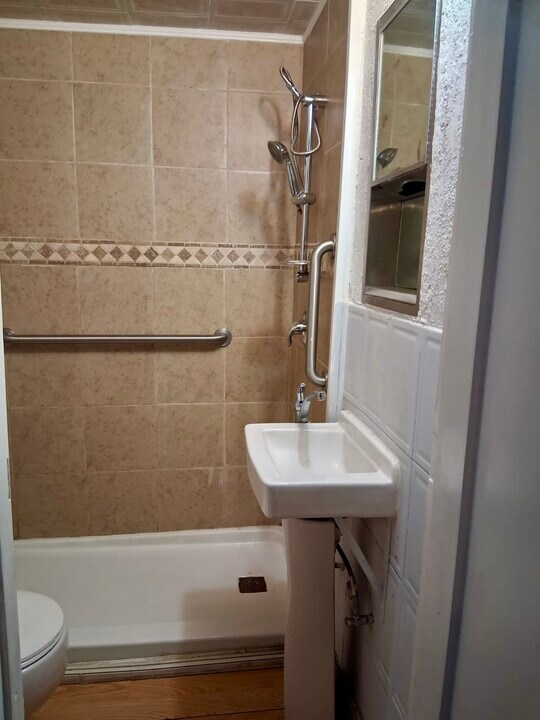 544 Paseo Real Dr in Chaparral, NM - Foto de edificio