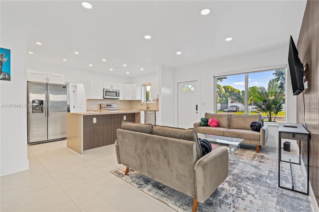 1440 NE 149th St in North Miami, FL - Building Photo
