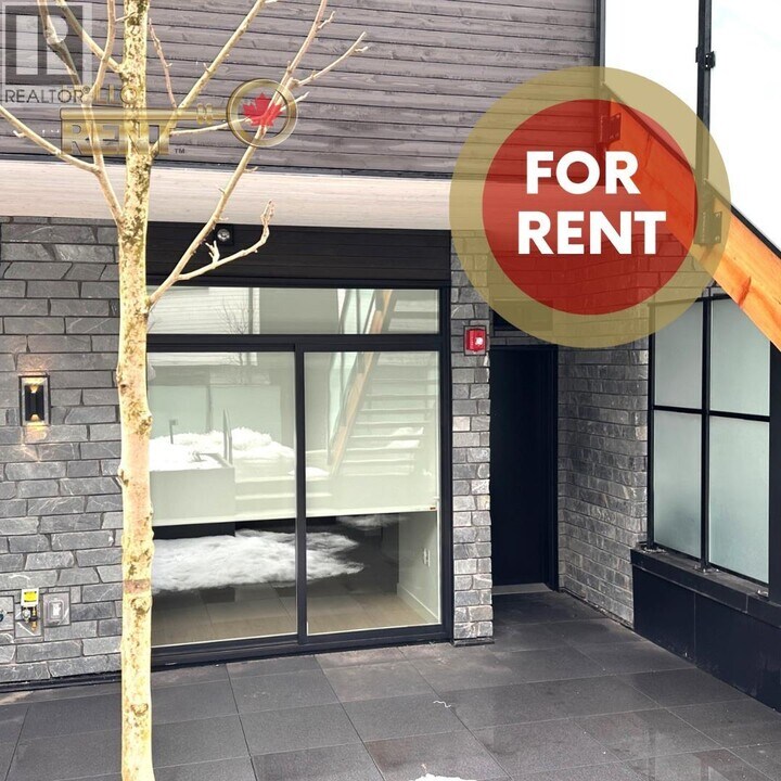 650 E 2nd St in North Vancouver, BC - Building Photo