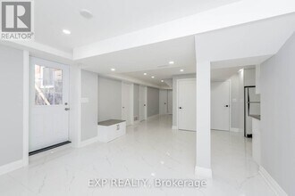 1575 Seguin Square in Pickering, ON - Building Photo - Building Photo