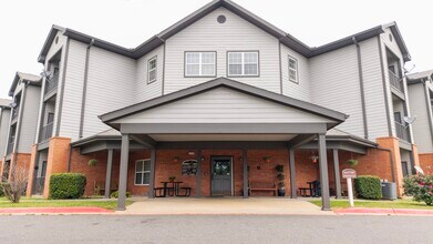 Dwell at the Arbor in Texarkana, AR - Building Photo - Building Photo