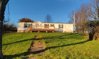 290 Old Taylor Rd in Jeffersonville, NY - Building Photo