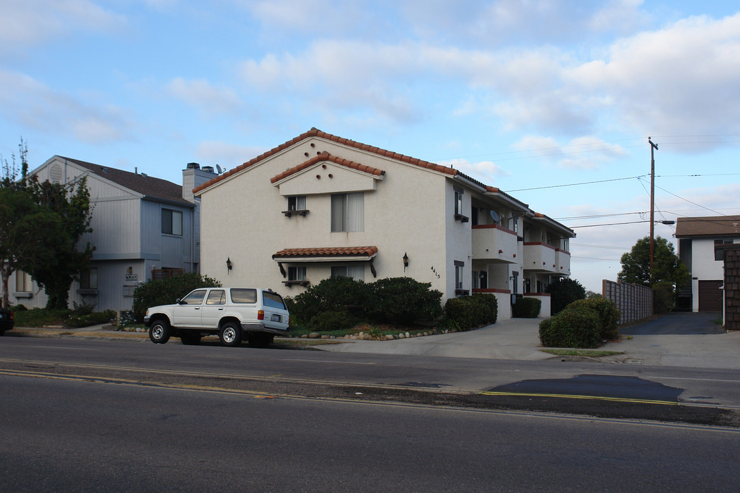 4415 Clairemont Dr in San Diego, CA - Building Photo