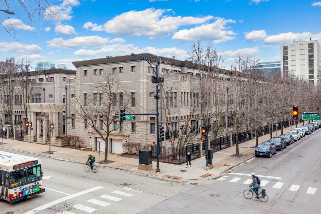 123 W Oak St in Chicago, IL - Foto de edificio