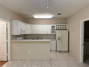 7549 NW 175th St in Hialeah, FL - Building Photo - Building Photo