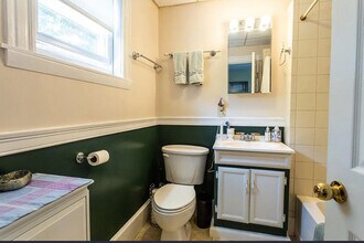 23 Converse St, Unit 1st Floor Apt in Wakefield, MA - Foto de edificio - Building Photo