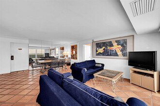 2841 N Ocean Blvd in Fort Lauderdale, FL - Foto de edificio - Building Photo