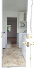 8412 Glider Ave in Los Angeles, CA - Building Photo - Building Photo