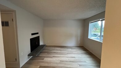 14801 132nd Ave E, Unit A in Puyallup, WA - Building Photo - Building Photo