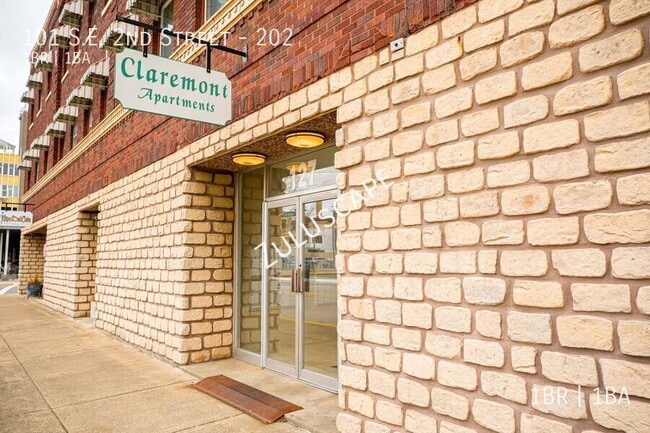 property at 101 SE 2nd St