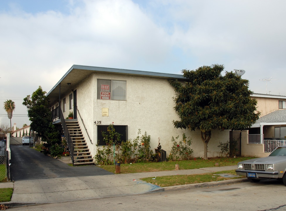 435 Bay View Ave in Wilmington, CA - Building Photo