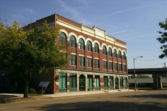 Armstrong Apartments in Clinton, IA - Building Photo - Building Photo