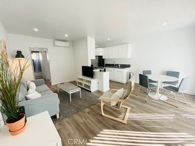 11422 Iowa Ave, Unit 9 in Los Angeles, CA - Building Photo - Building Photo
