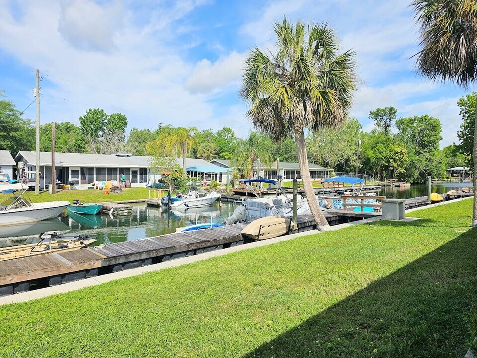 1412 SE Paradise Ave in Crystal River, FL - Building Photo