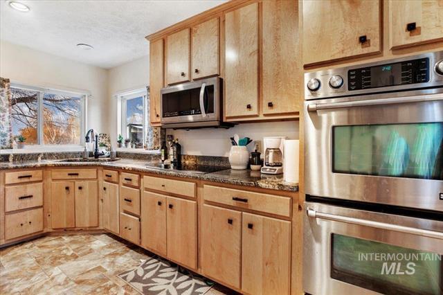 property at 419 E Hagerman Ave